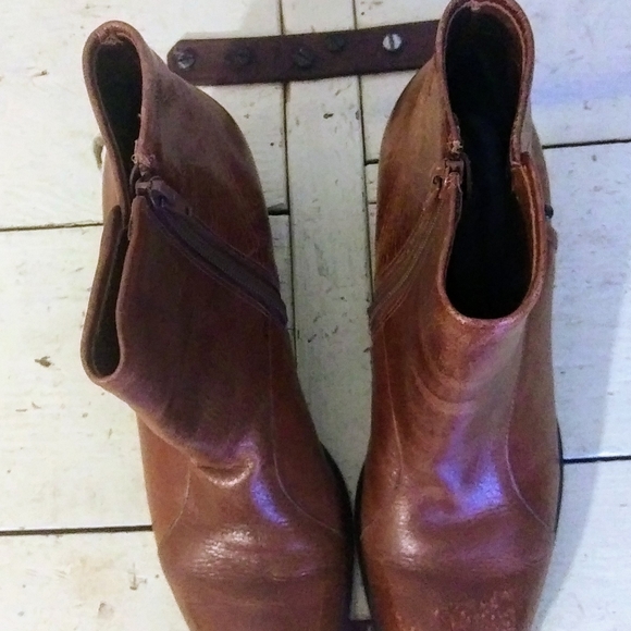 Naturalizer Leather Ankle Boot - Picture 11 of 12